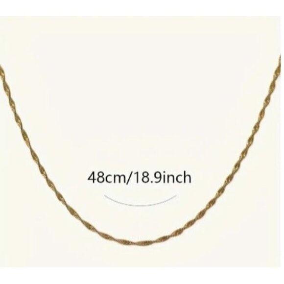 18k Gold Plated Dainty Elegant Twisted Chain Necklace - Picture 5 of 5